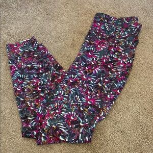 Lululemon Swift Speed High Rise floral leggings. Size 6